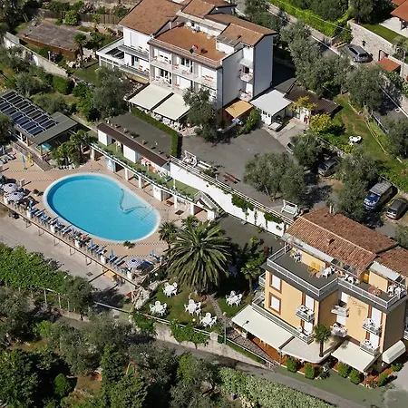 Отель Riviera Panoramic Лимоне-суль-Гарда